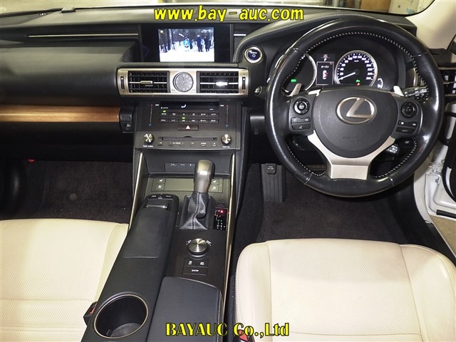 LEXUS IS300H