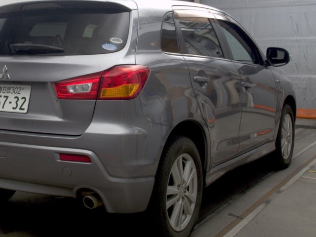 MITSUBISHI RVR
