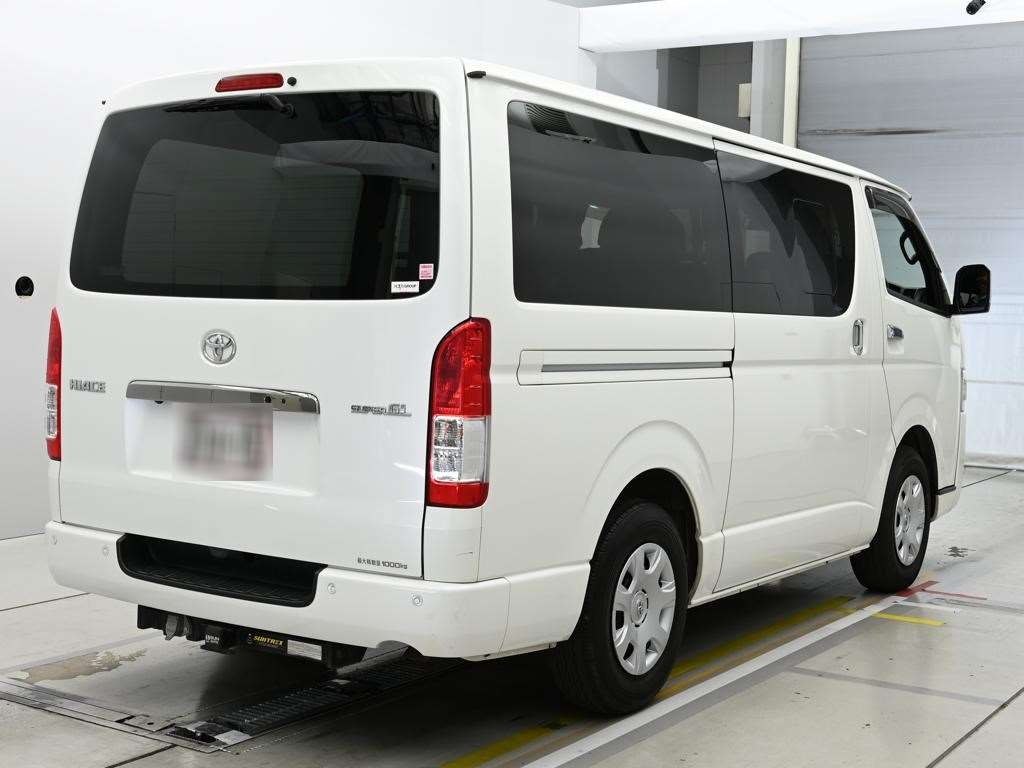 TOYOTA REGIUS ACE
