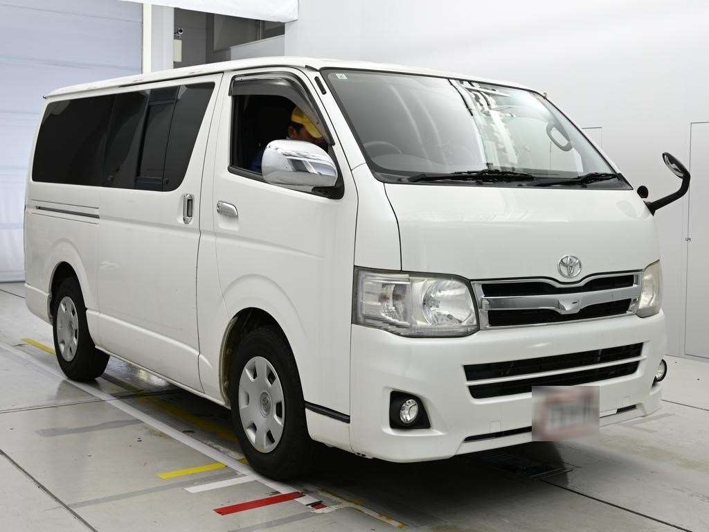 TOYOTA REGIUS ACE