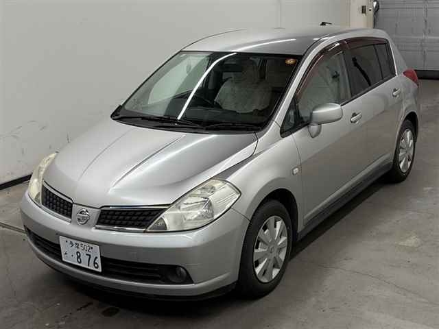 NISSAN TIIDA
