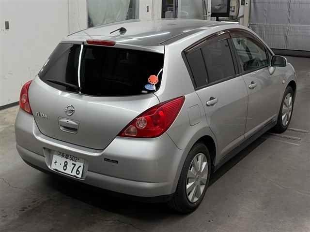 NISSAN TIIDA