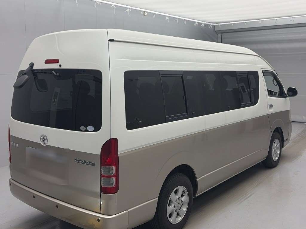 TOYOTA HIACE