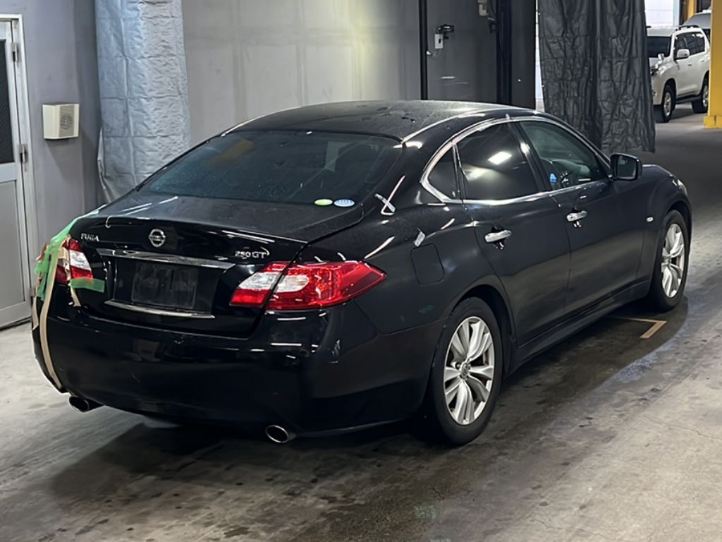 NISSAN FUGA