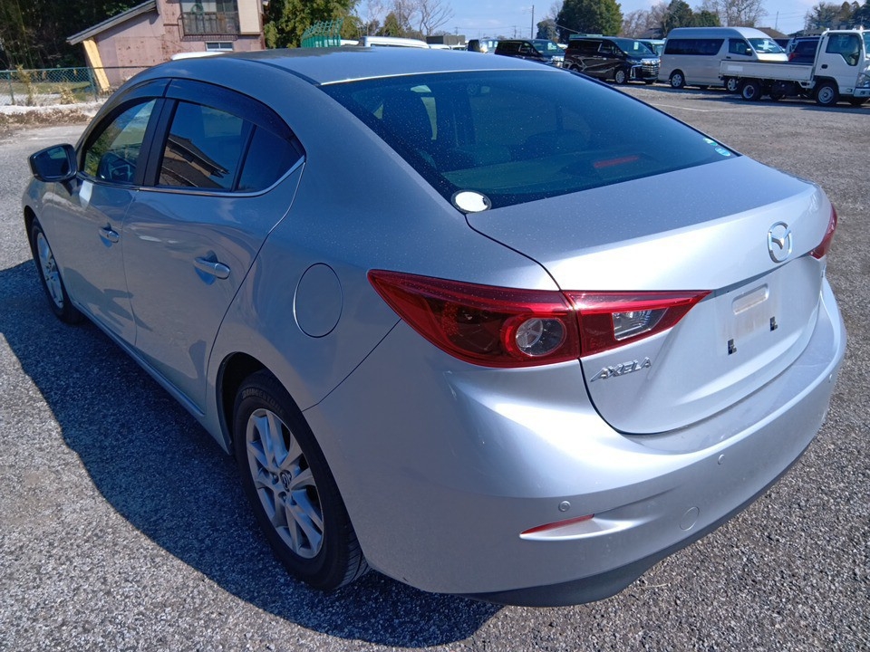 MAZDA AXELA
