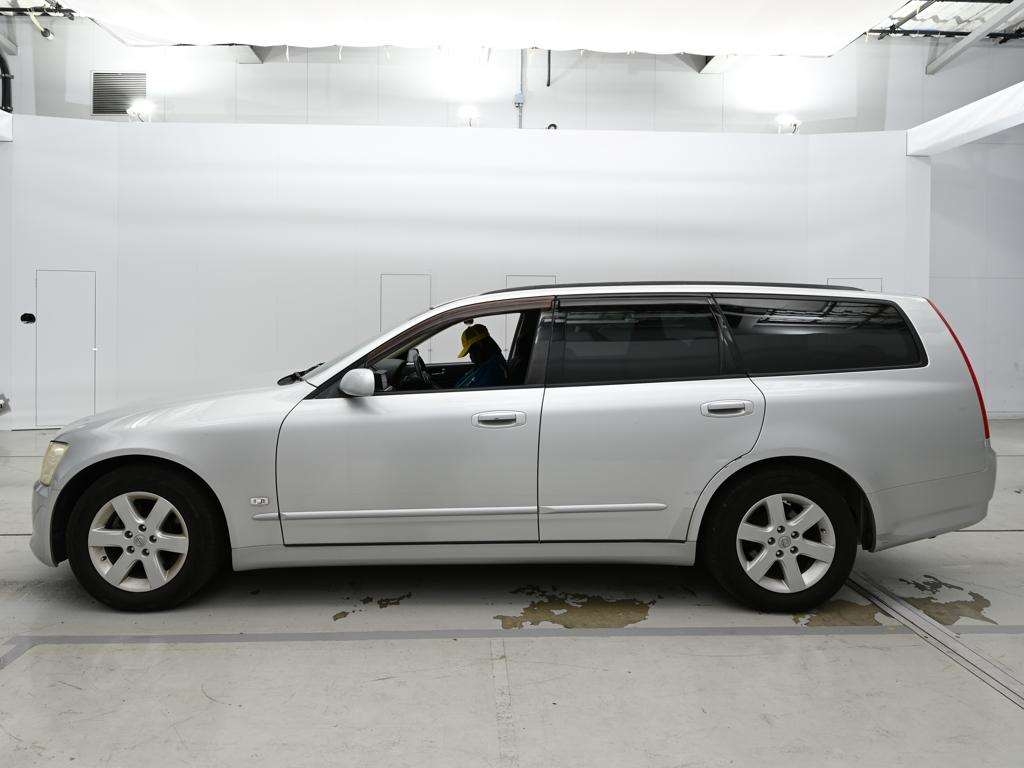 NISSAN STAGEA