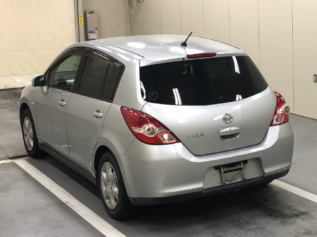 NISSAN TIIDA