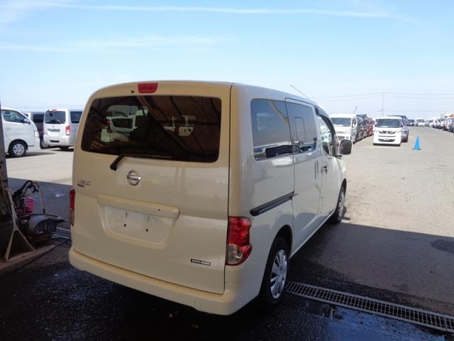NISSAN NV200