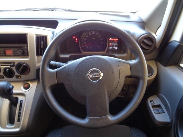 NISSAN NV200