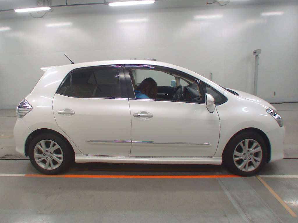 TOYOTA BLADE