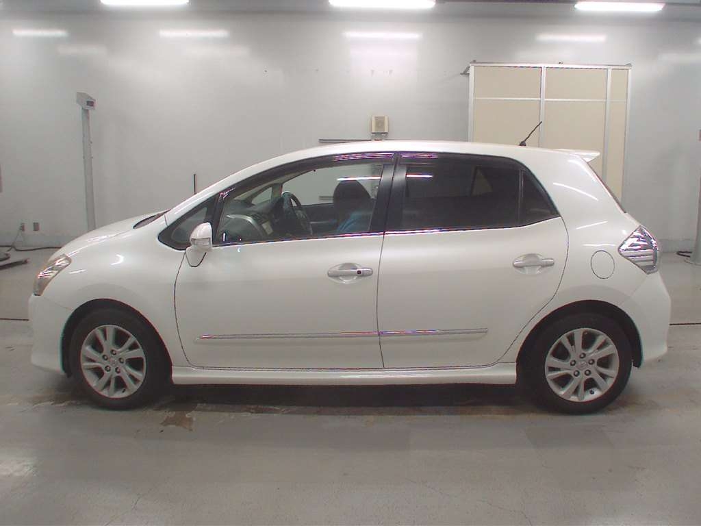 TOYOTA BLADE
