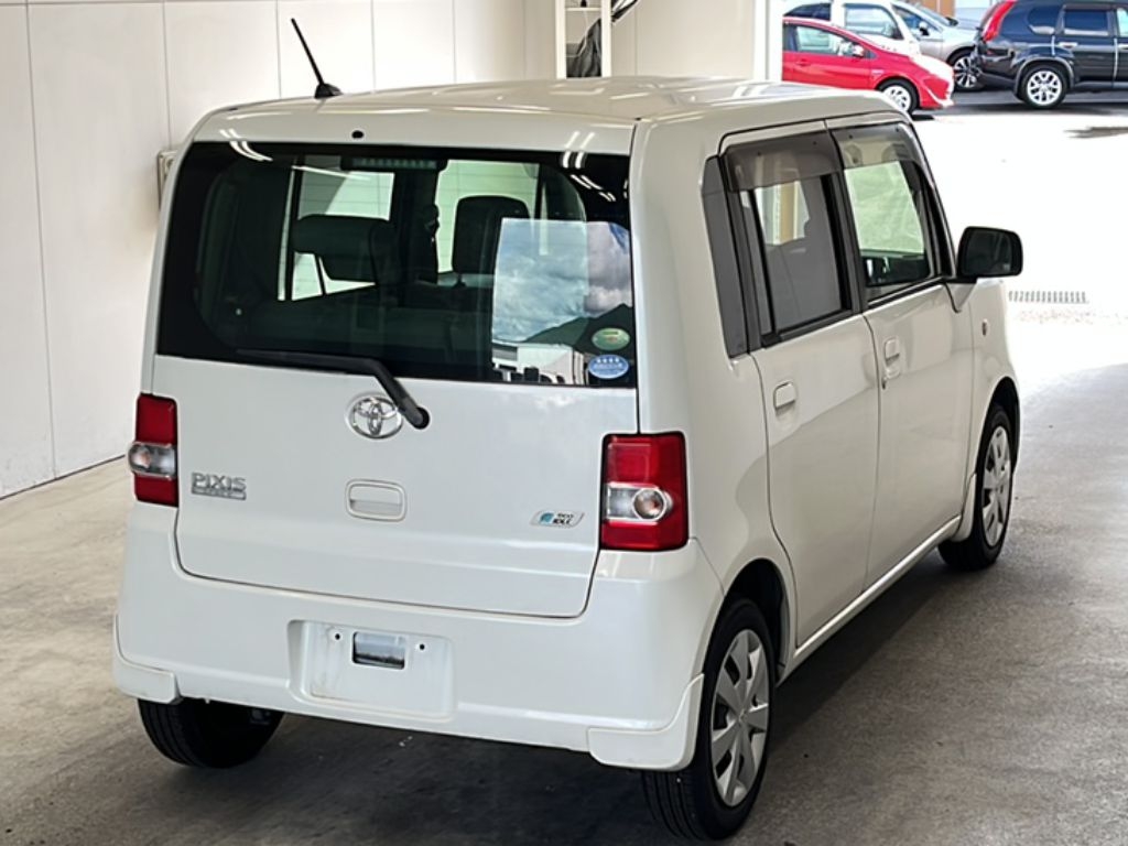 TOYOTA PIXIS SPACE