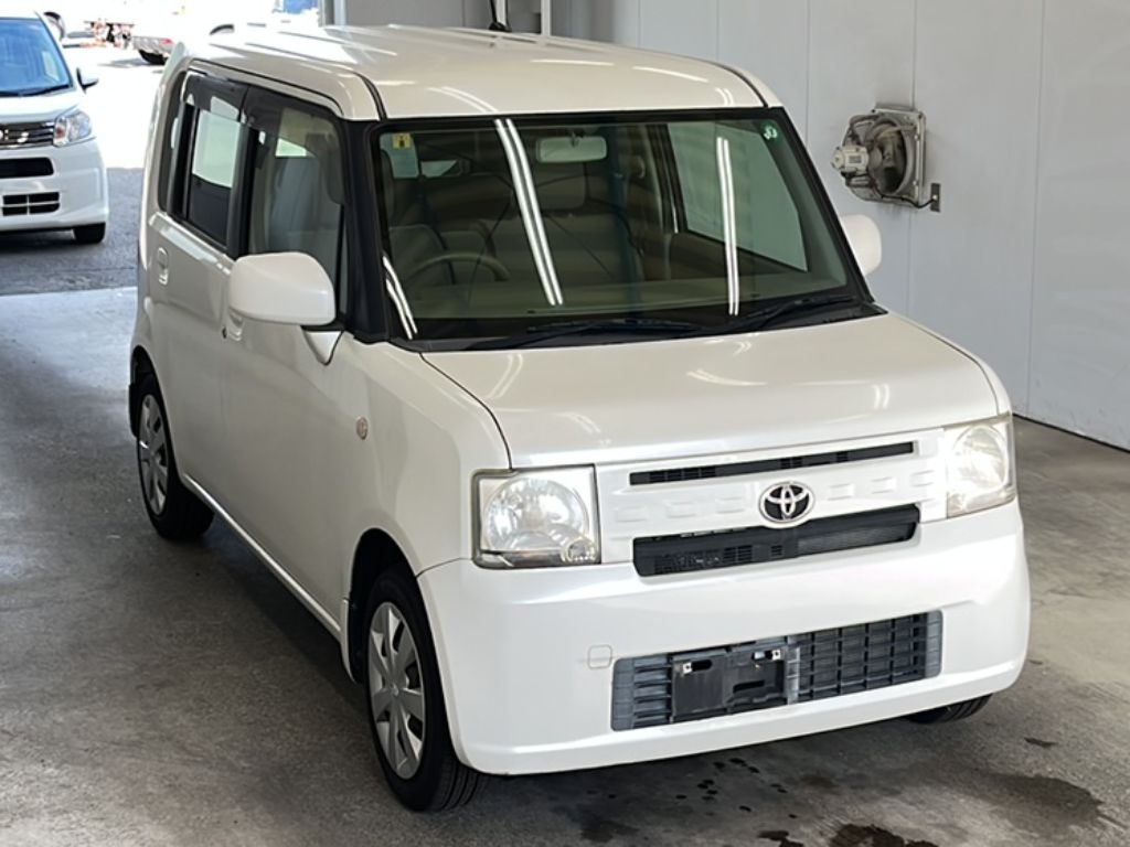 TOYOTA PIXIS SPACE