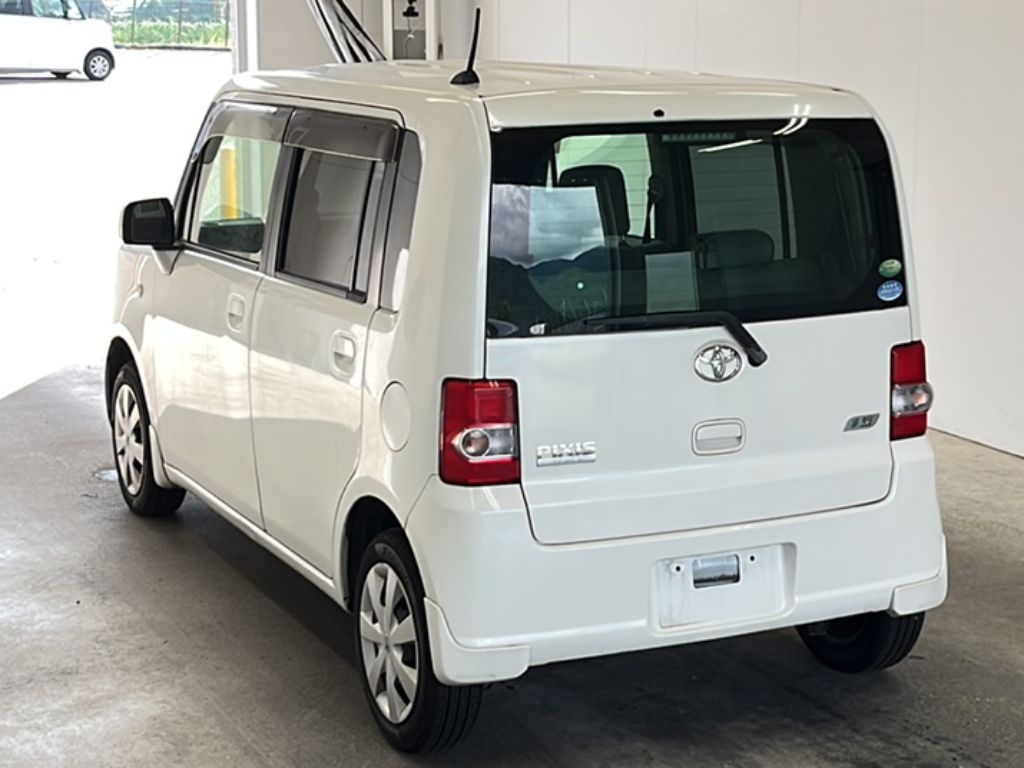 TOYOTA PIXIS SPACE