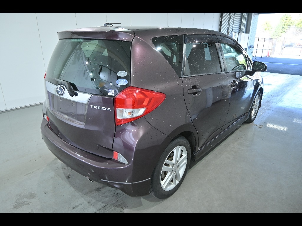 SUBARU TREZIA