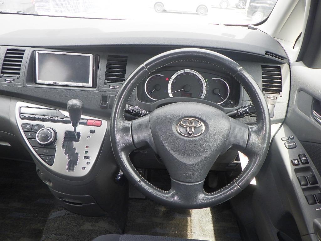 TOYOTA ISIS