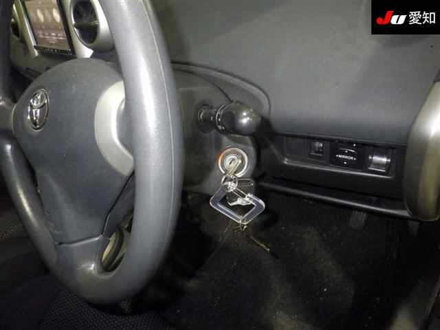 TOYOTA IST