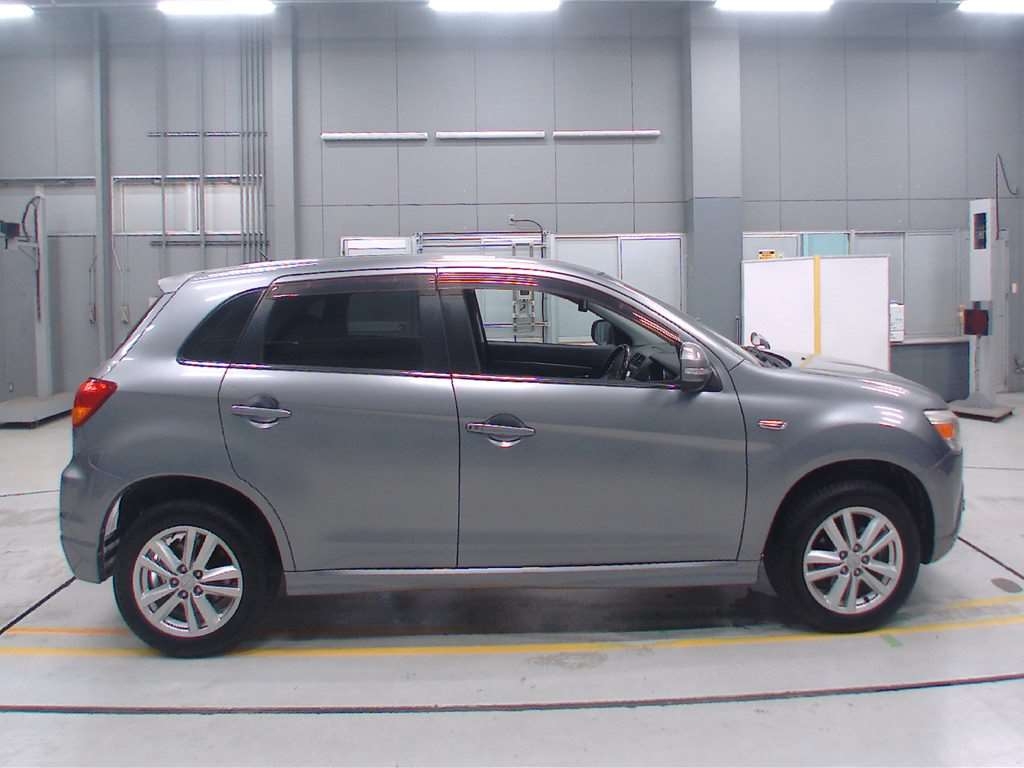 MITSUBISHI RVR