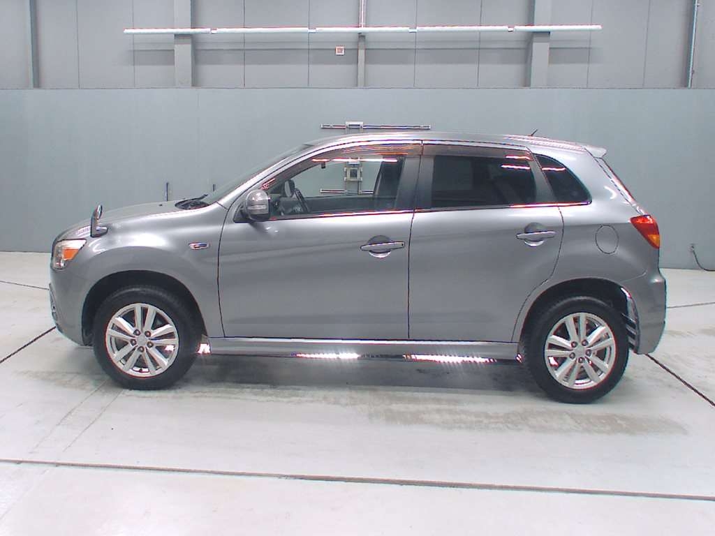 MITSUBISHI RVR