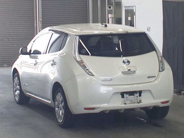 NISSAN LEAF