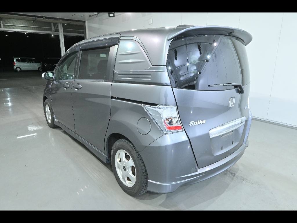 HONDA FREED SPIKE