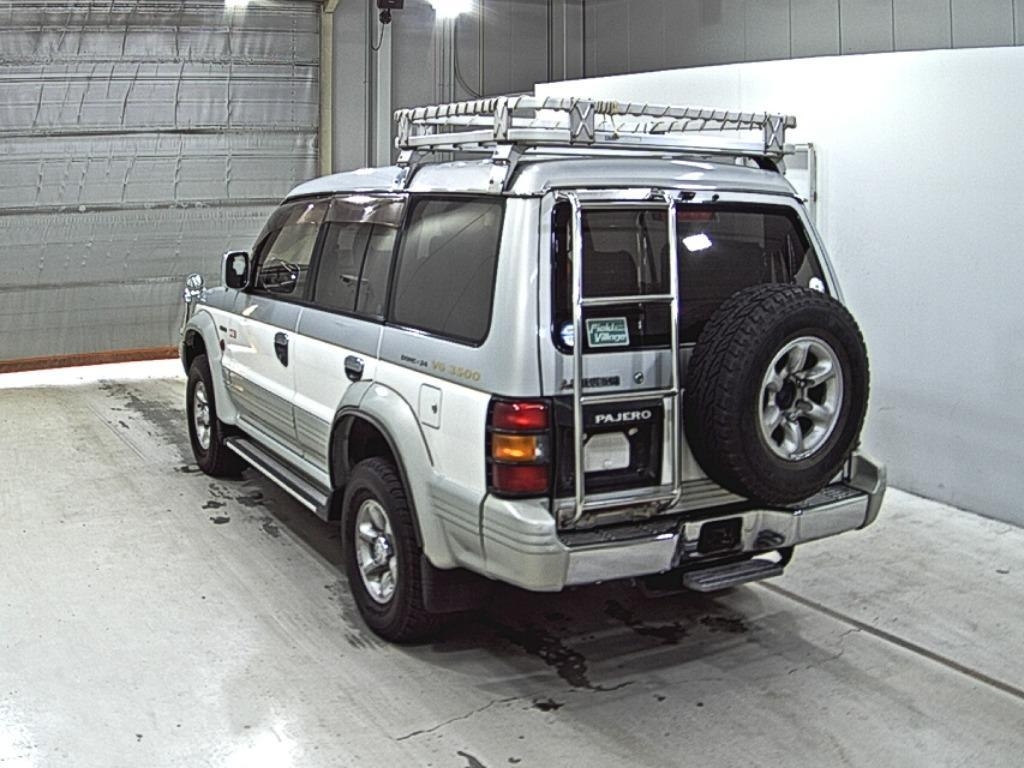 MITSUBISHI PAJERO