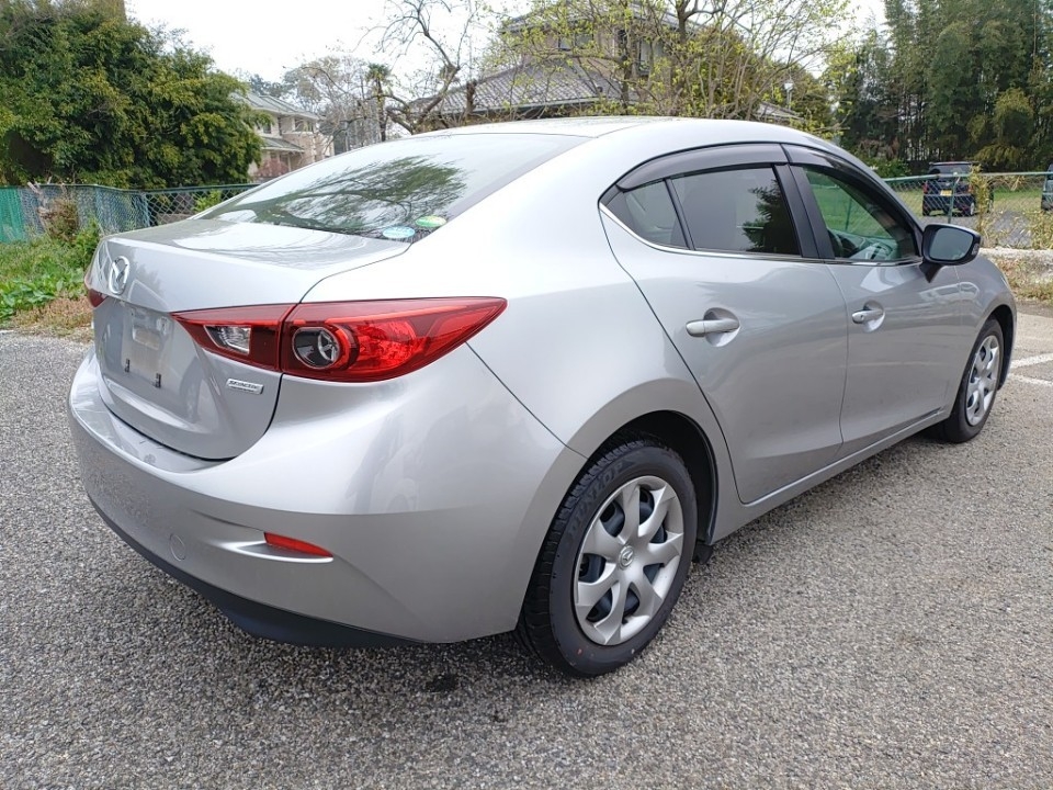MAZDA AXELA