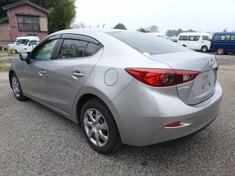 MAZDA AXELA