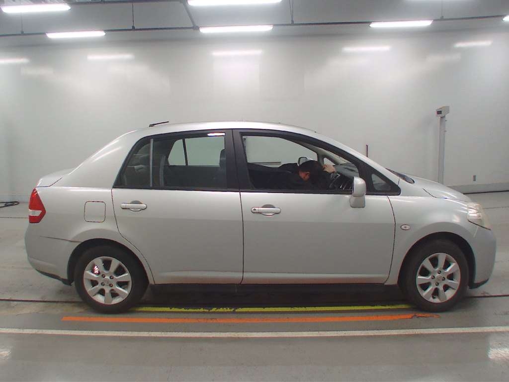 NISSAN TIIDA LATIO