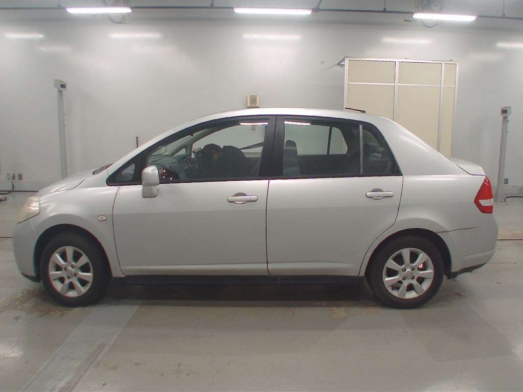NISSAN TIIDA LATIO