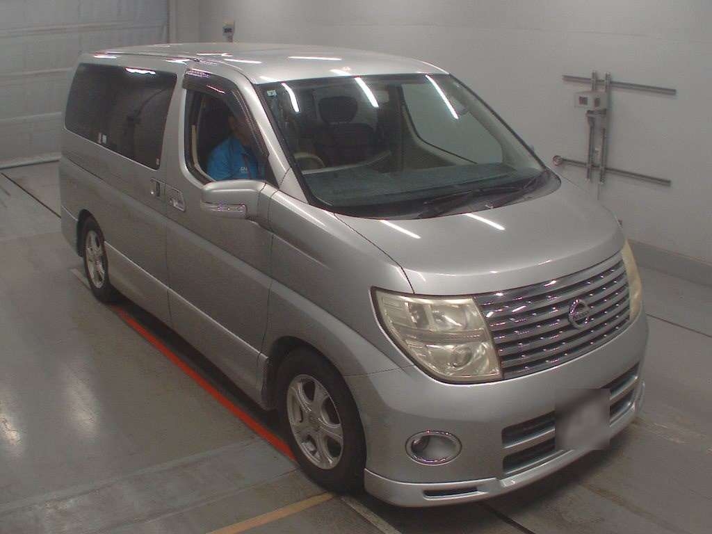NISSAN ELGRAND