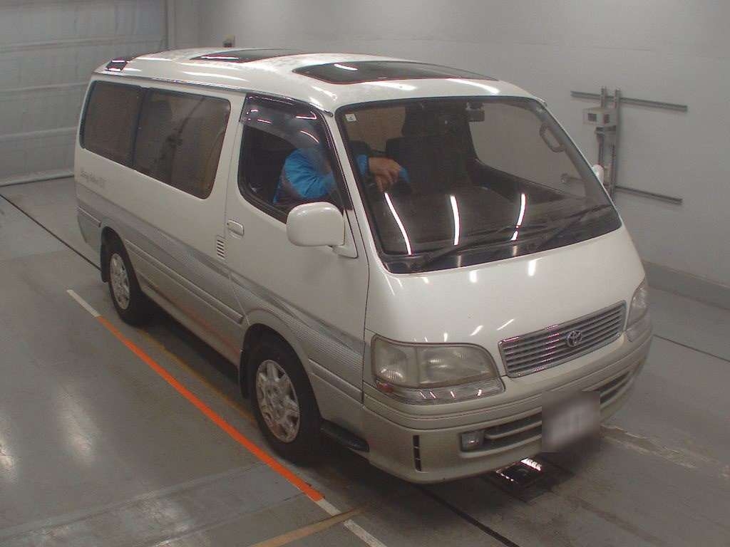 TOYOTA HIACE