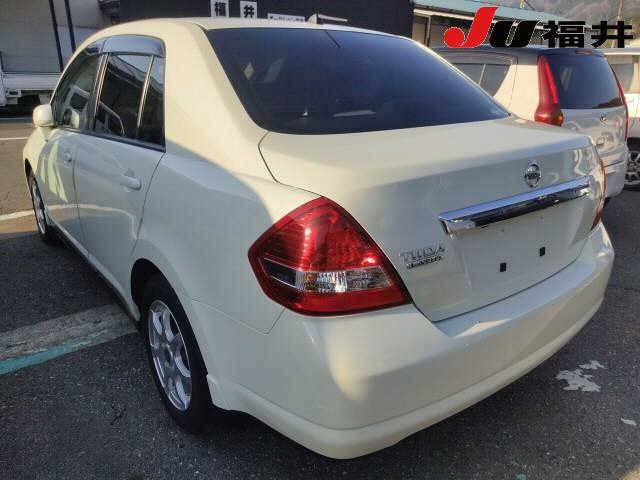 NISSAN TIIDA LATIO