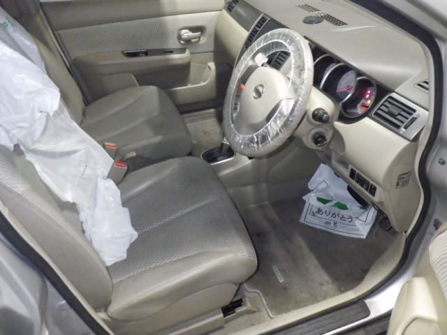 NISSAN TIIDA