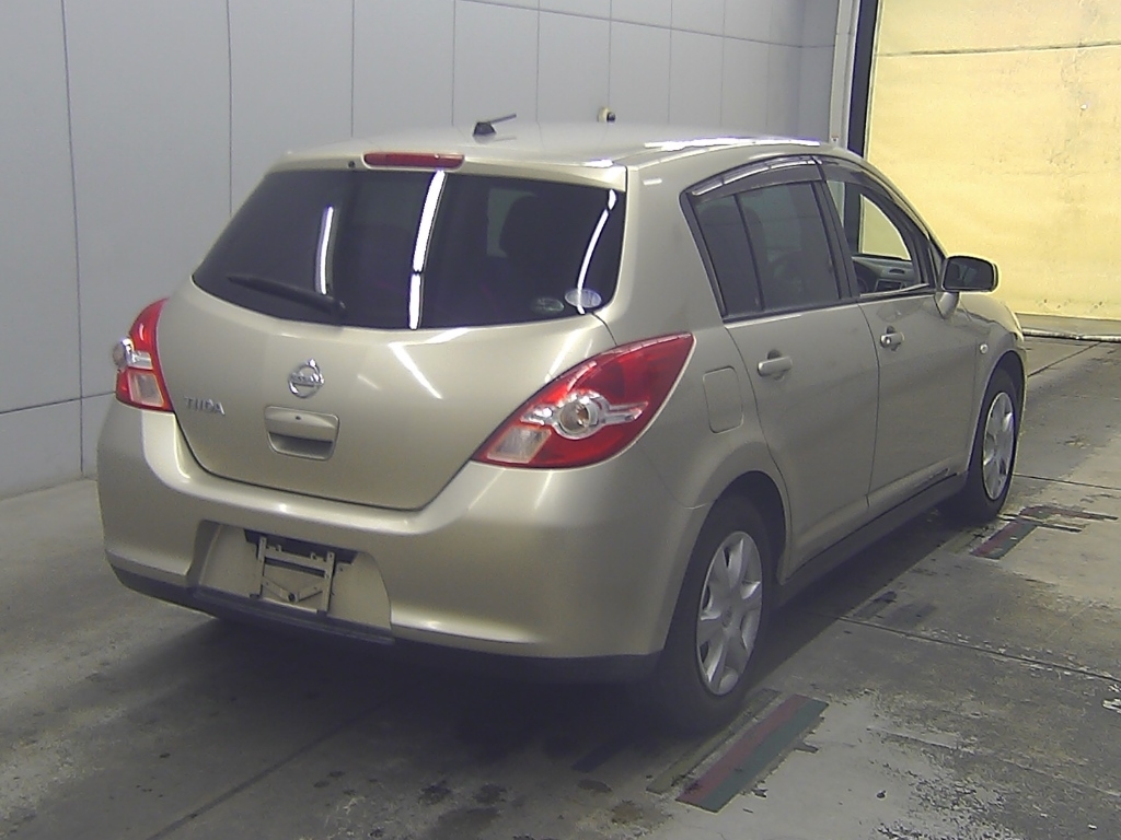 NISSAN TIIDA
