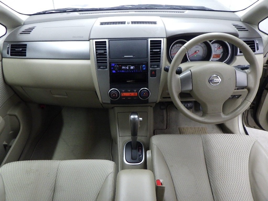NISSAN TIIDA