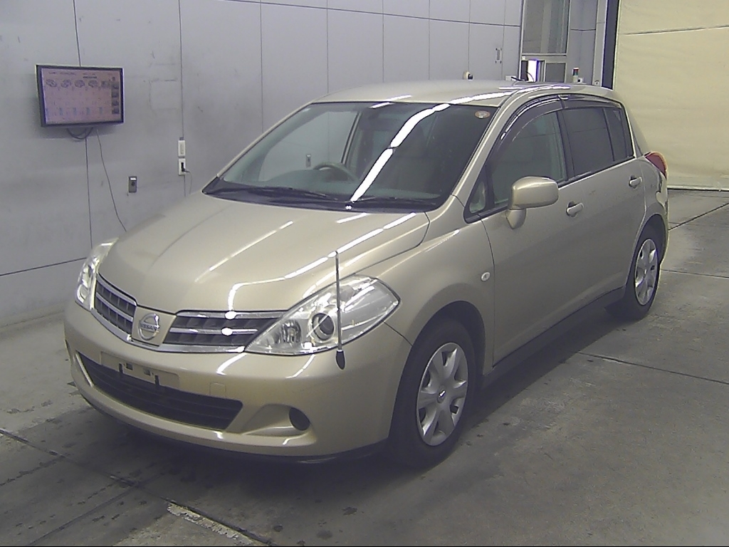 NISSAN TIIDA