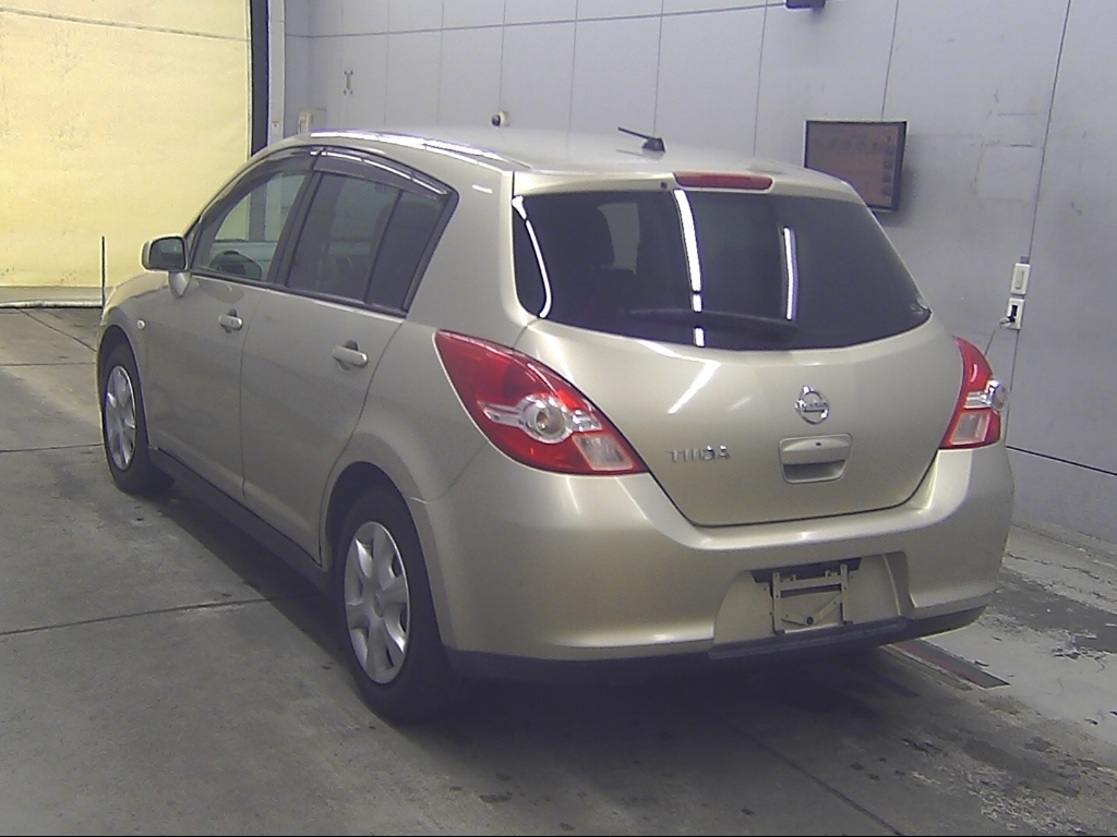 NISSAN TIIDA