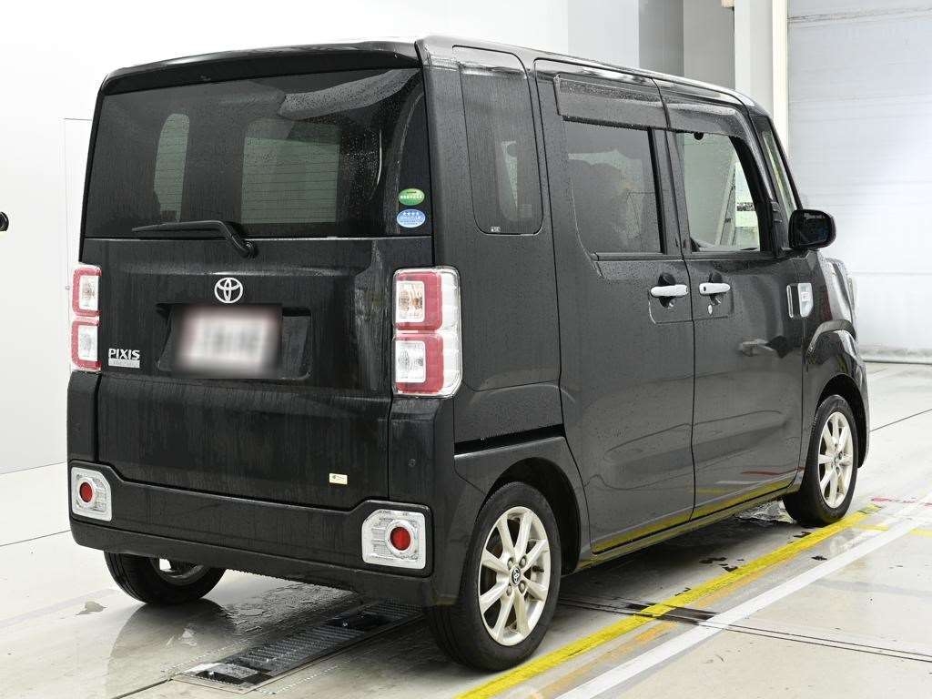 TOYOTA PIXIS MEGA