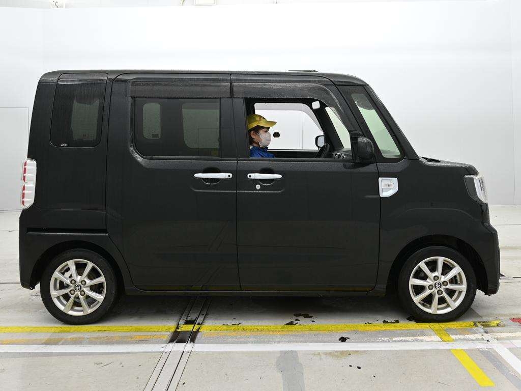 TOYOTA PIXIS MEGA