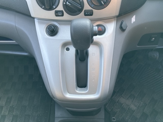 NISSAN NV200