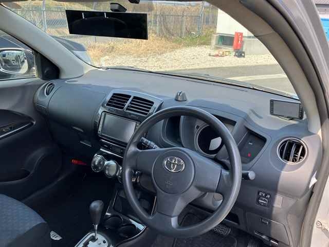 TOYOTA IST