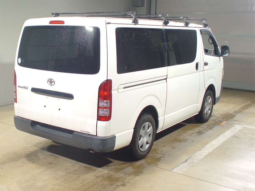 TOYOTA REGIUS ACE