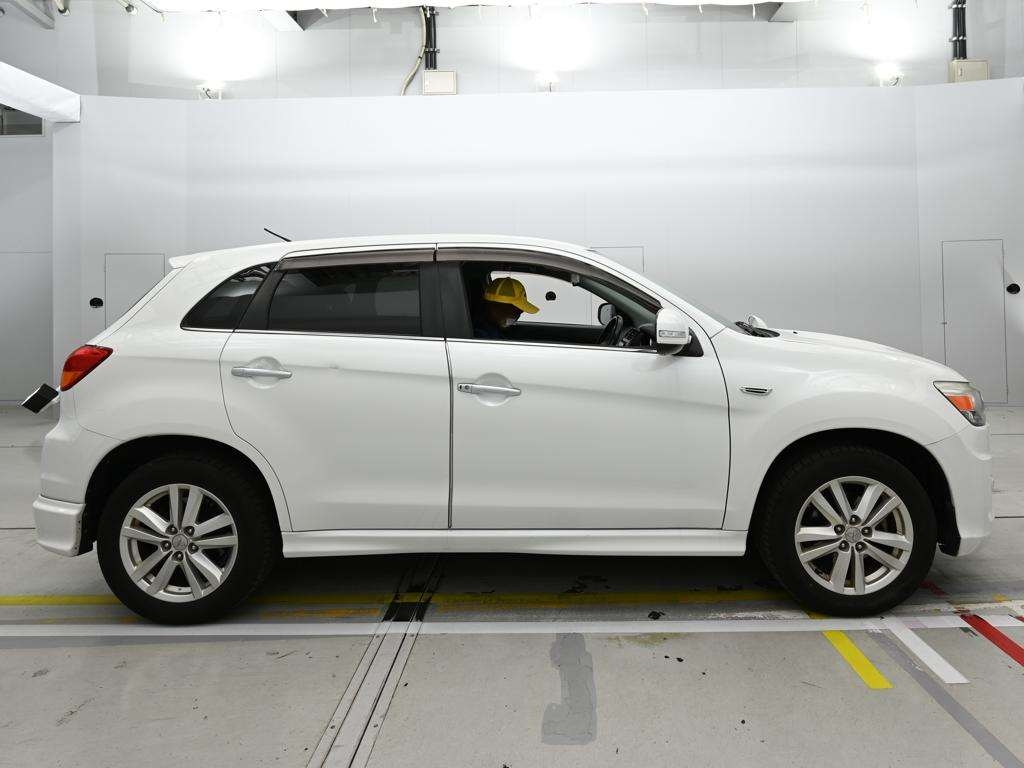 MITSUBISHI RVR