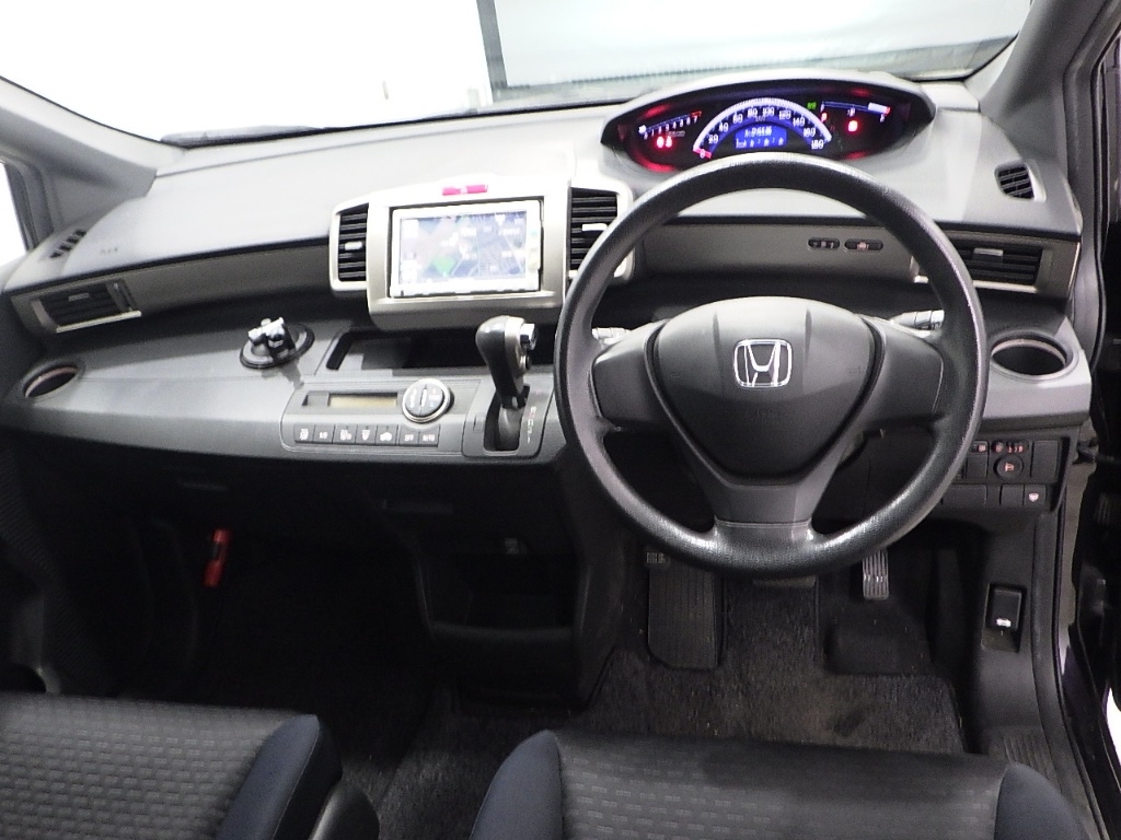 HONDA FREED SPIKE