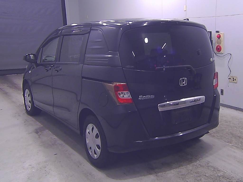 HONDA FREED SPIKE