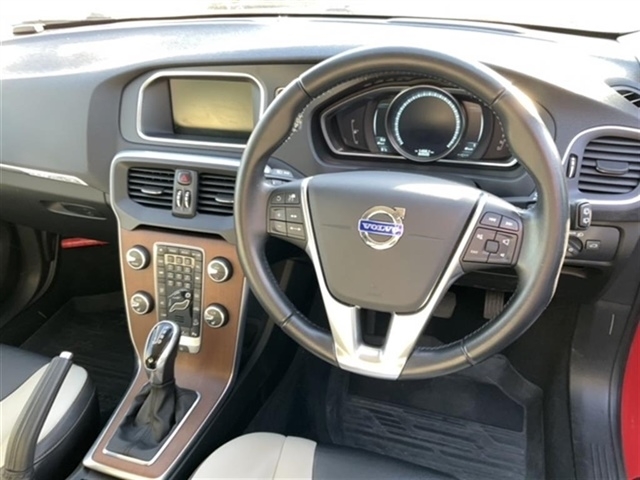 VOLVO V40