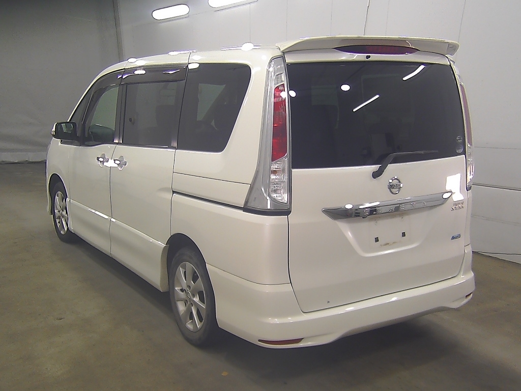 NISSAN SERENA