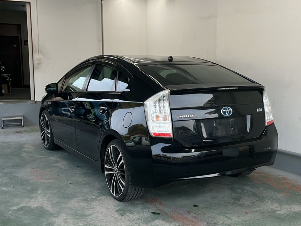 TOYOTA PRIUS