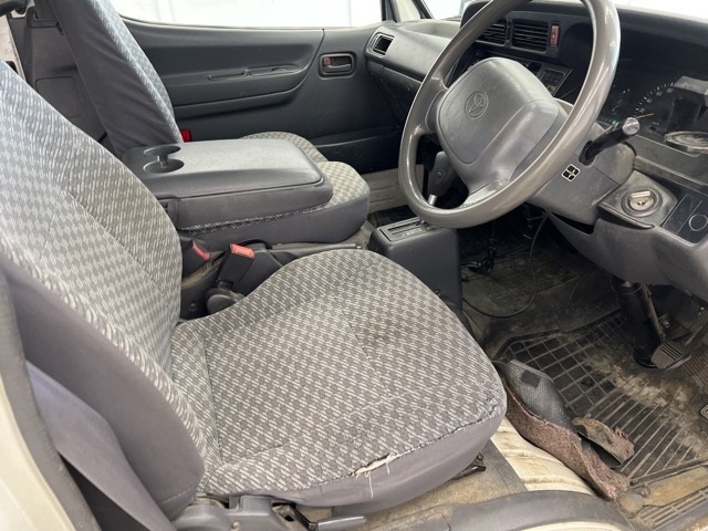 TOYOTA REGIUS ACE